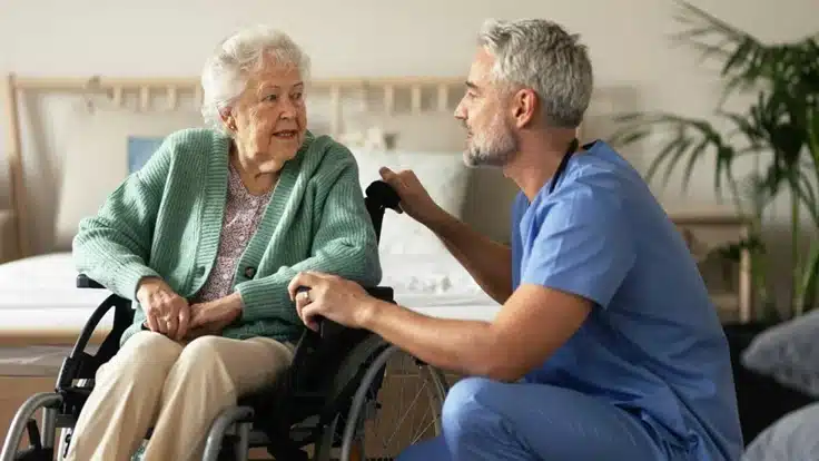 Hasta ve Yaşlı Bakımı Uzmanı Nasıl Olunur?